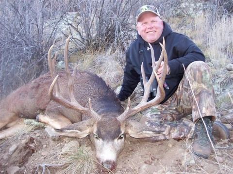 Brett Axton 2009 NM Mule Deer Score: 187
